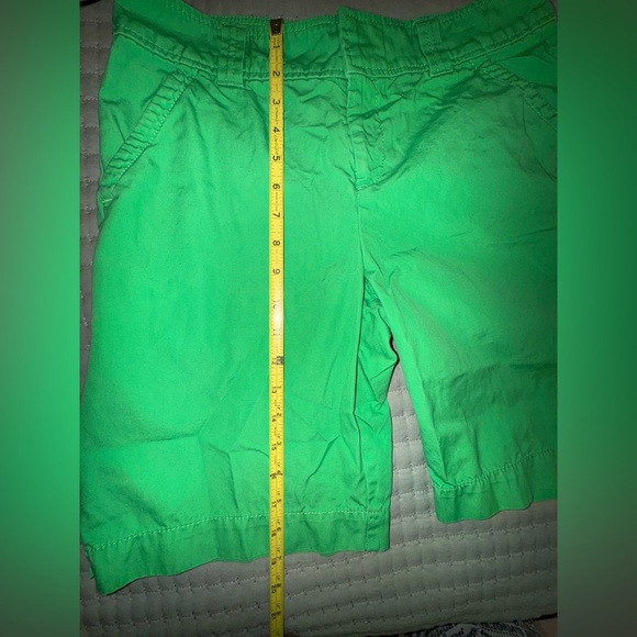 Lilly Pulitzer Resort Fit Green shorts. Size 6. GUC - Picture 4 of 12